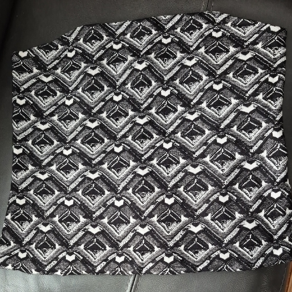 White House Black Market Geometric Pencil Skirt